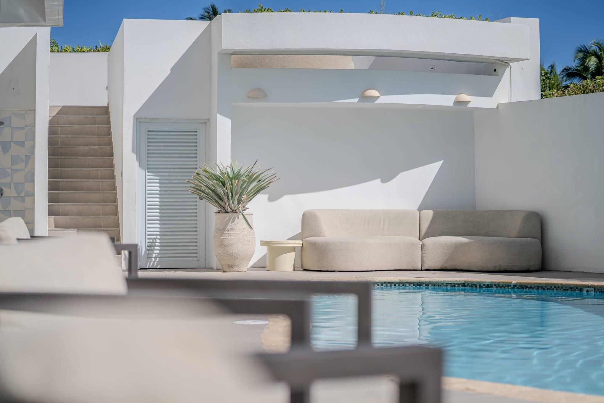 حوض السباحة