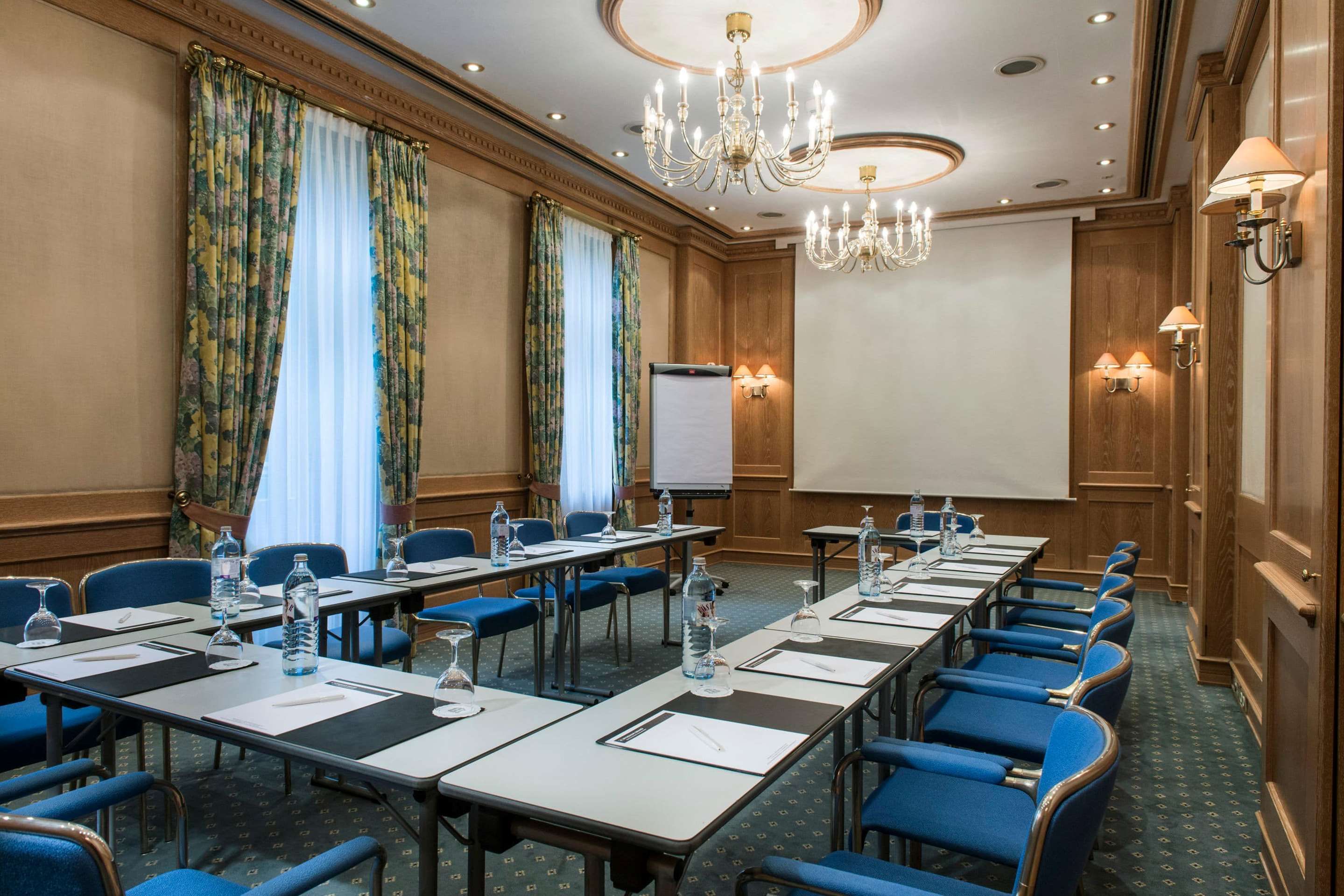 غرفة الاجتماعات