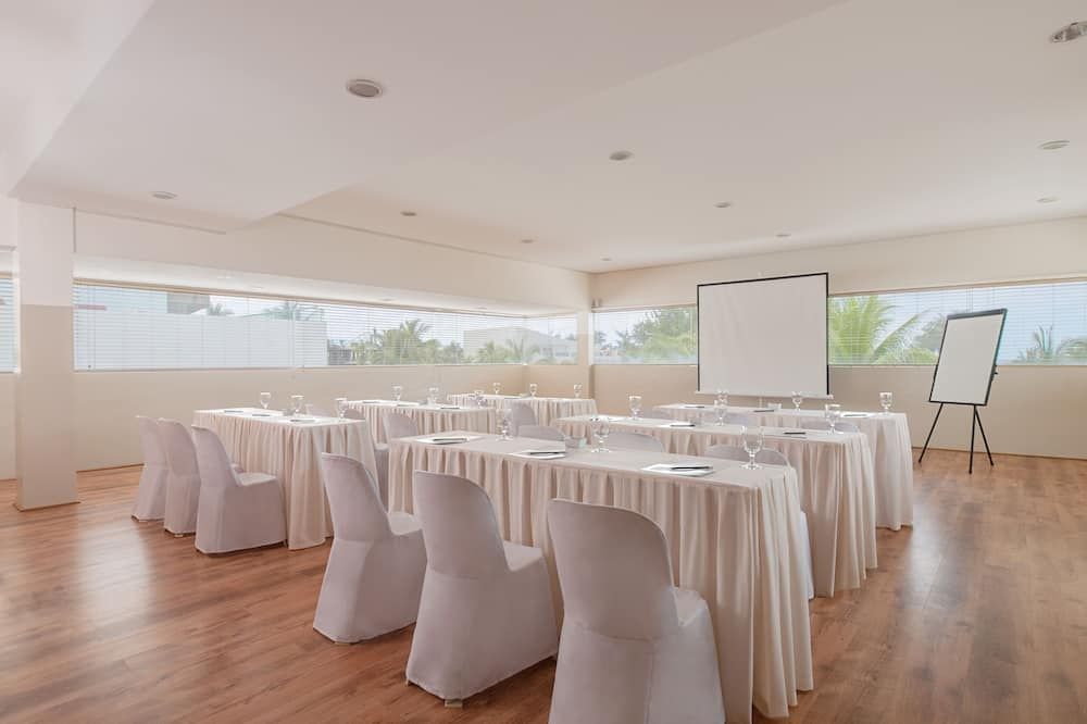 غرفة الاجتماعات