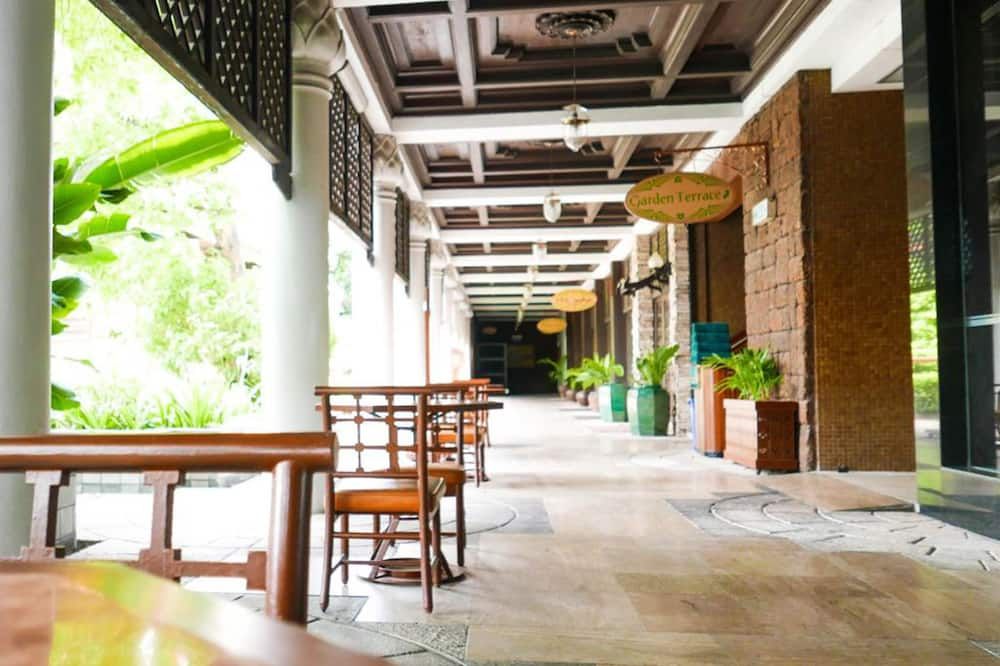 شرفة مرصوفة