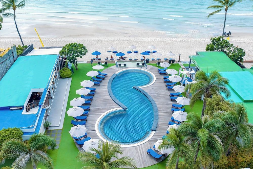 حوض السباحة