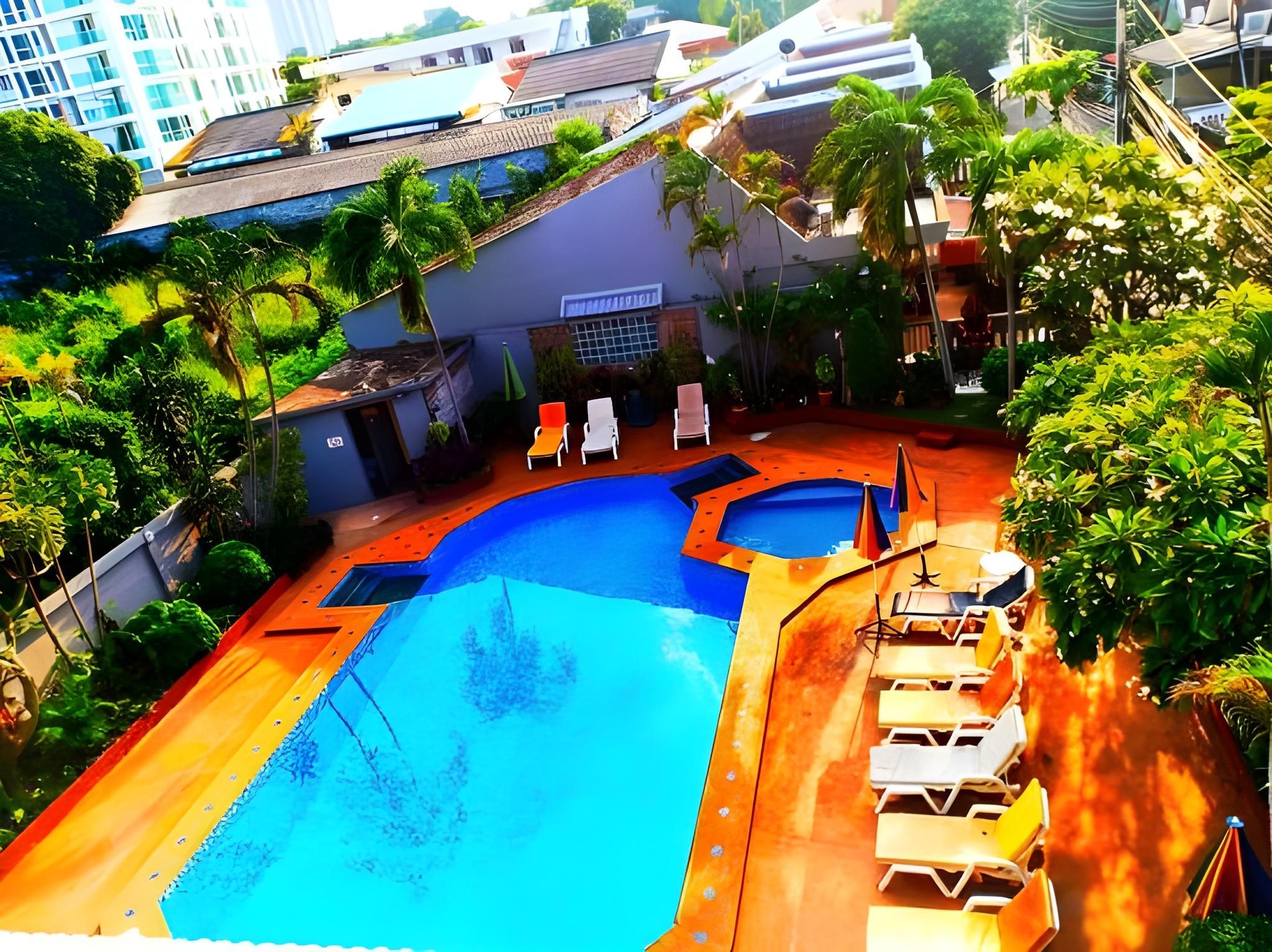 حوض السباحة