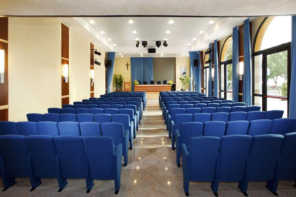 غرفة الاجتماعات