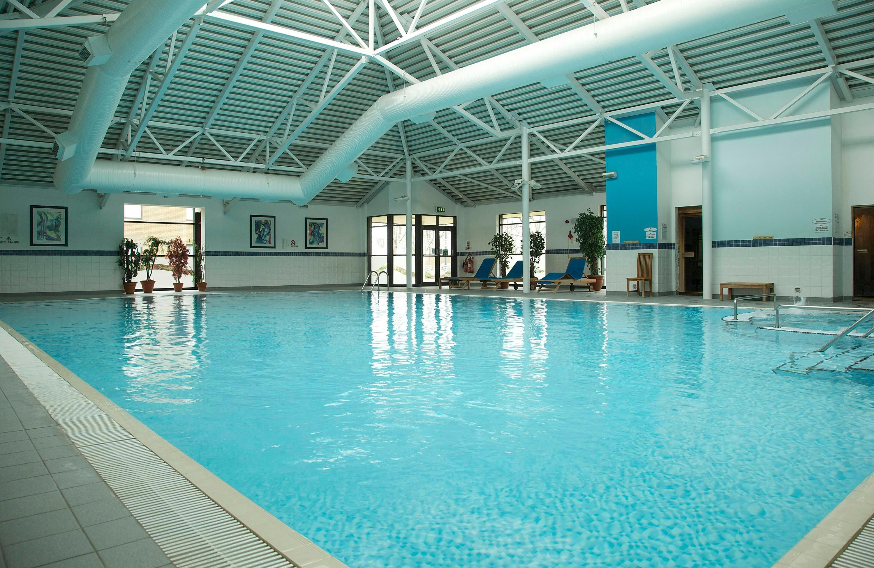 حوض السباحة صورة