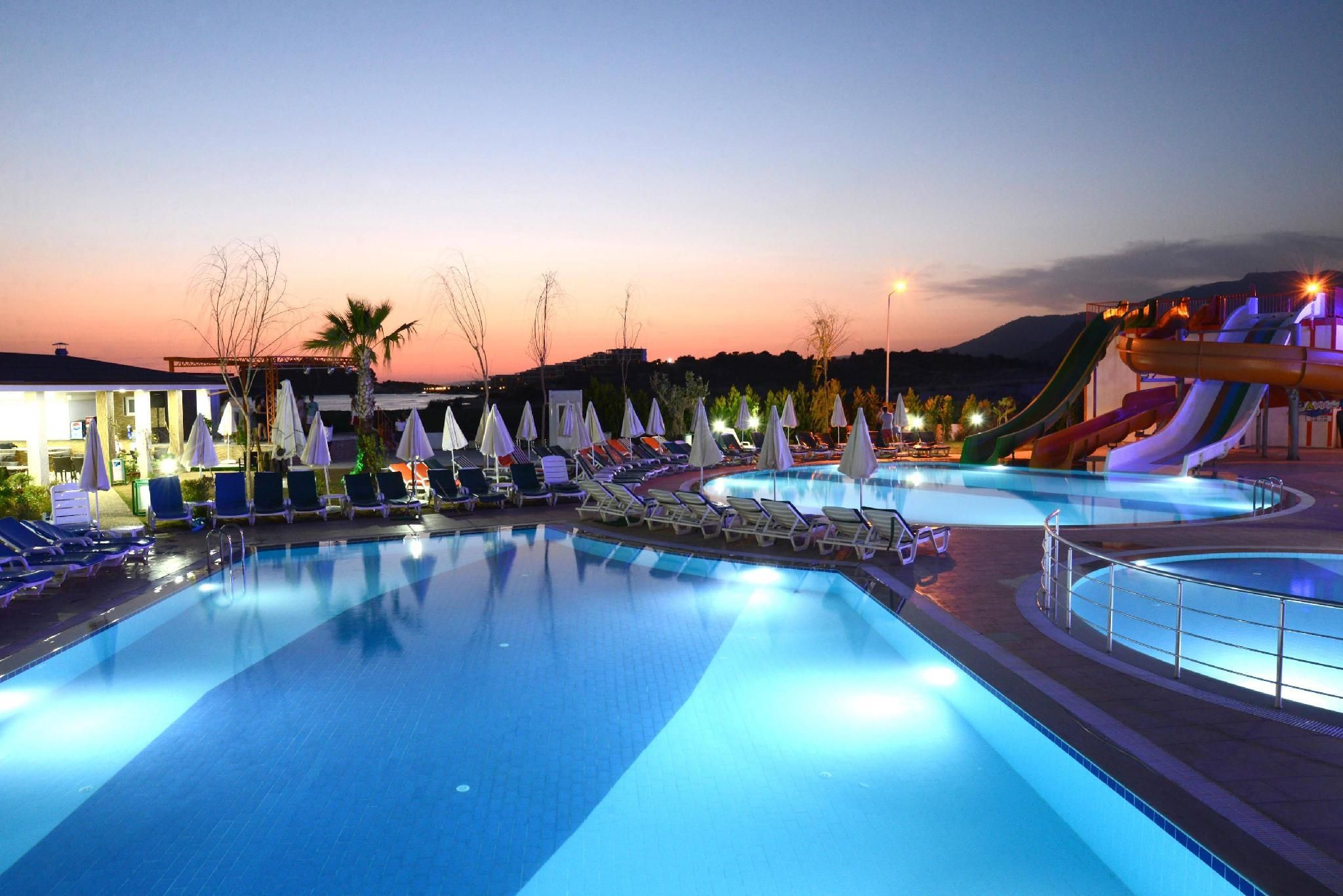 حوض السباحة صورة