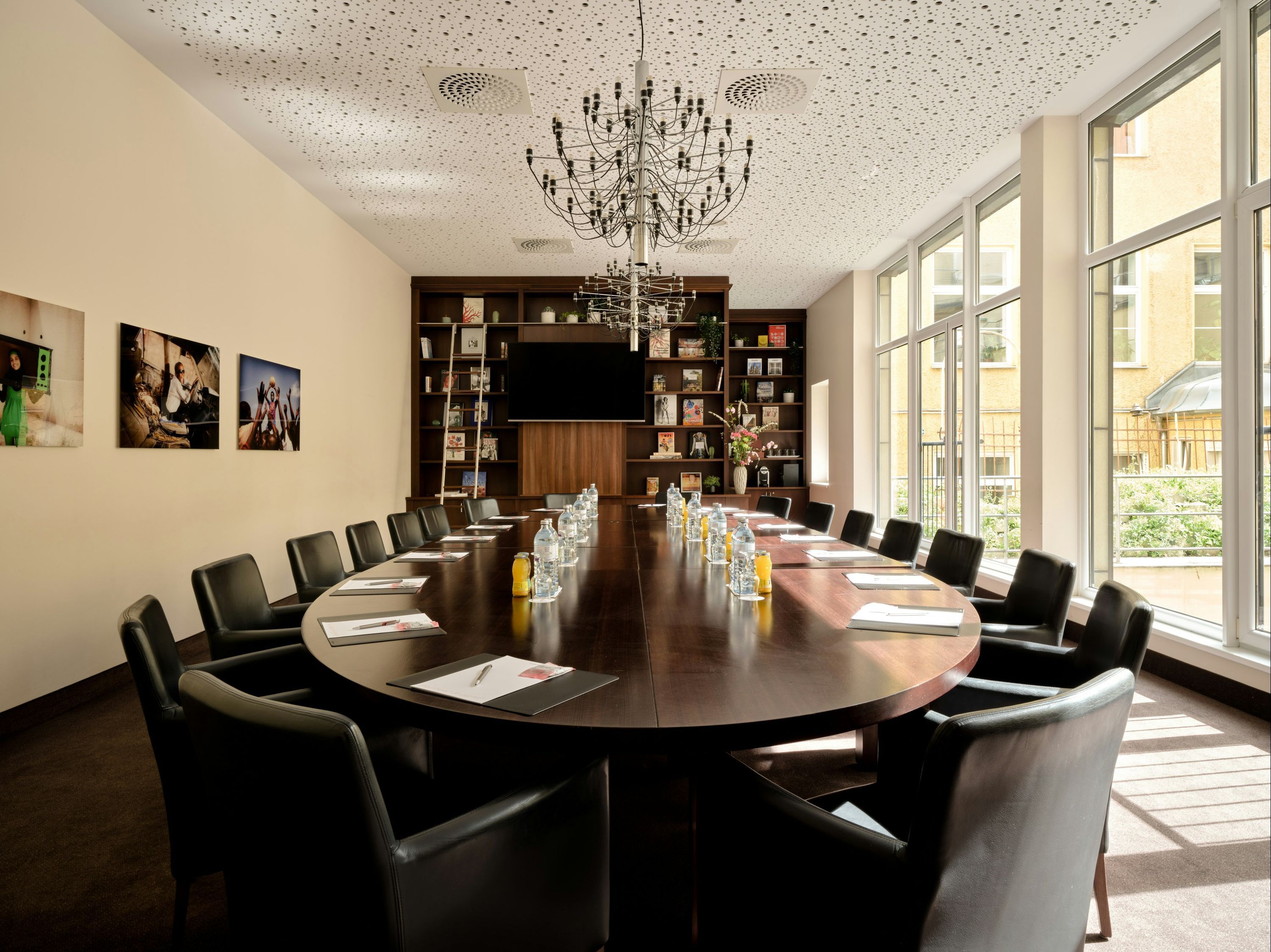 غرفة الاجتماعات