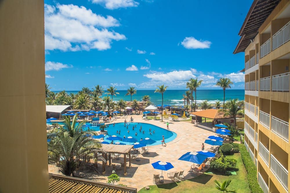 حوض السباحة