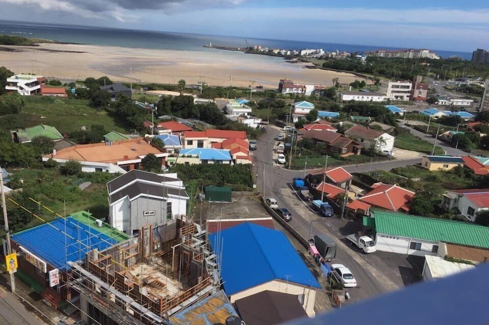 حوض السباحة