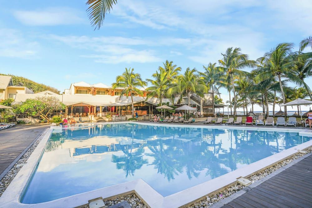 حوض السباحة