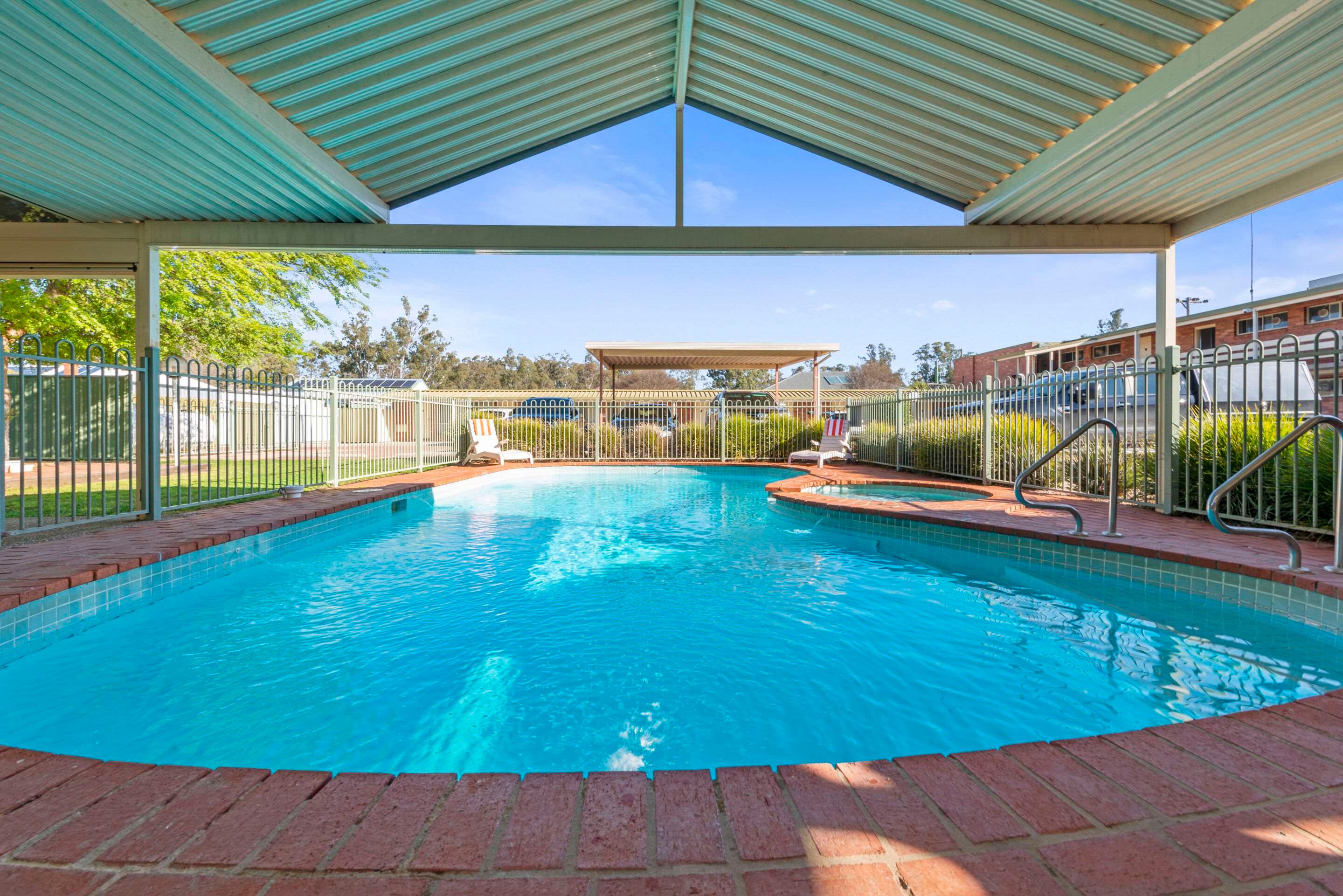 حوض السباحة صورة