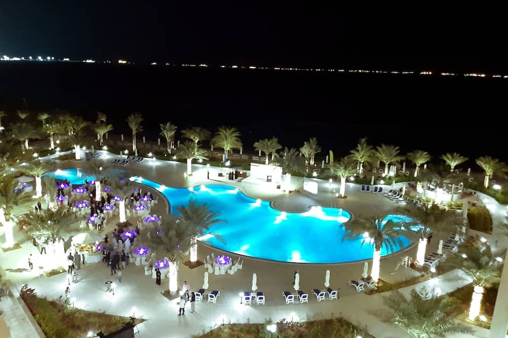حوض السباحة صورة