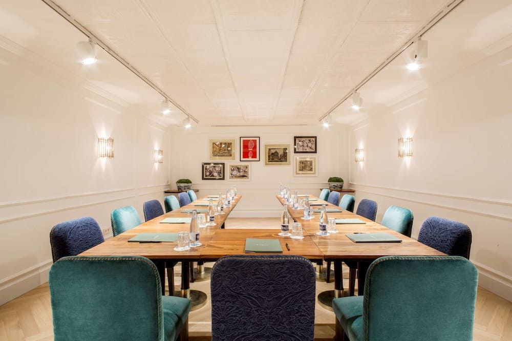 غرفة الاجتماعات