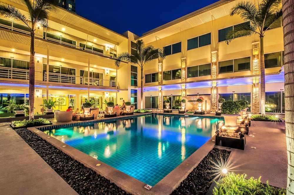 حوض السباحة صورة