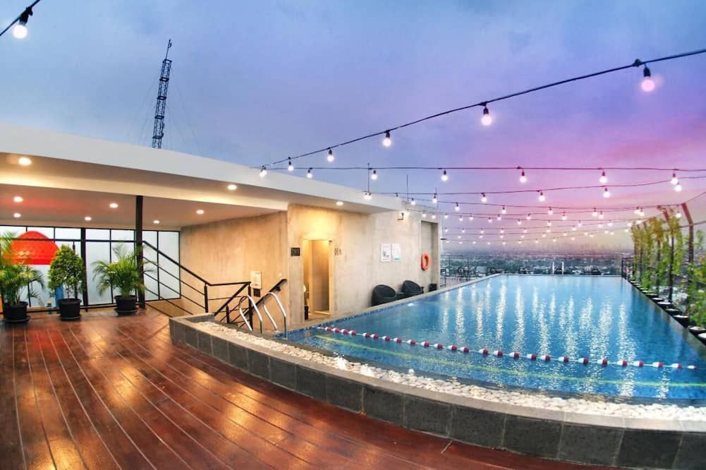 حوض السباحة صورة