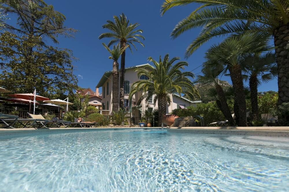 حوض السباحة صورة