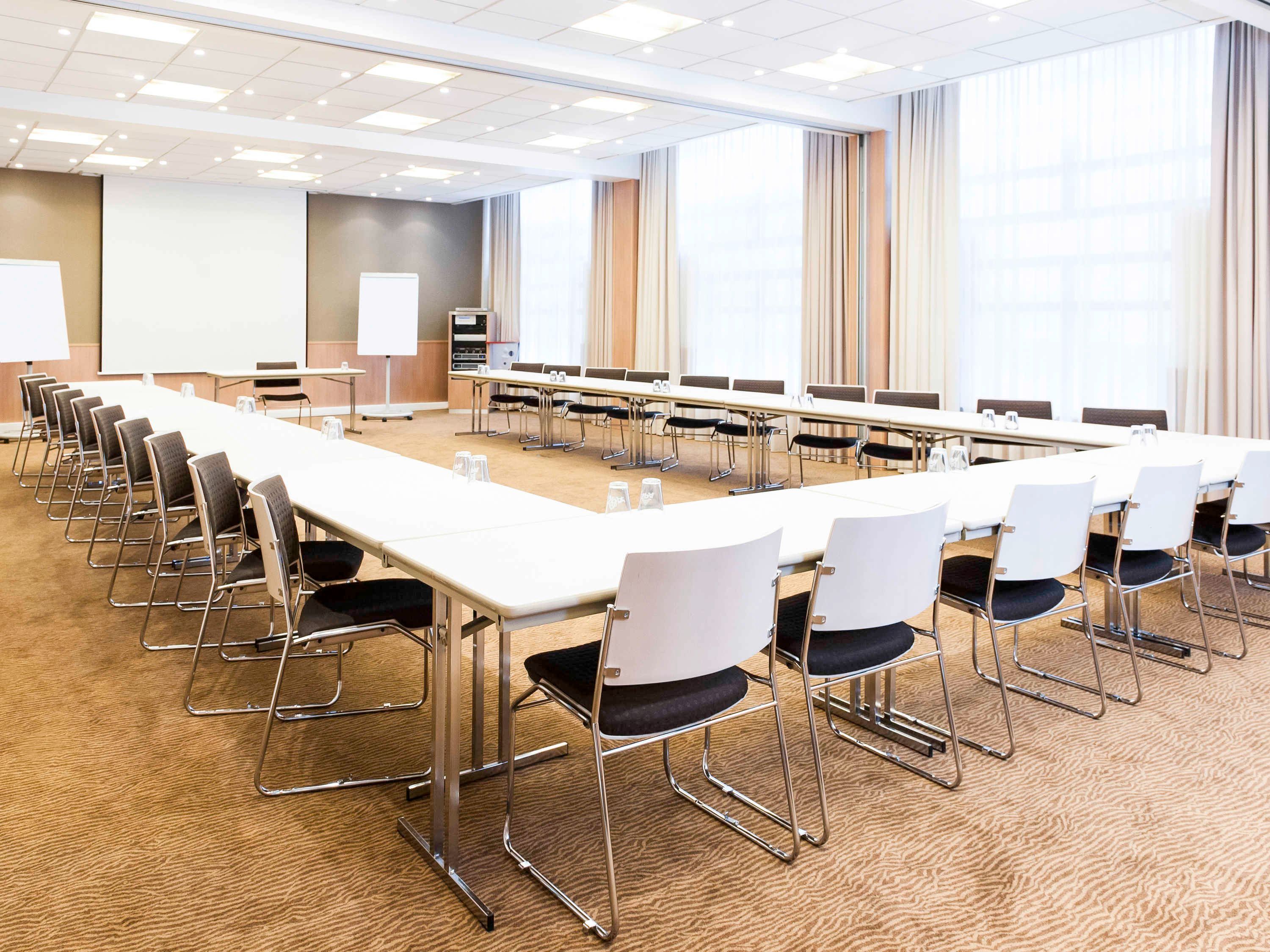 غرفة الاجتماعات