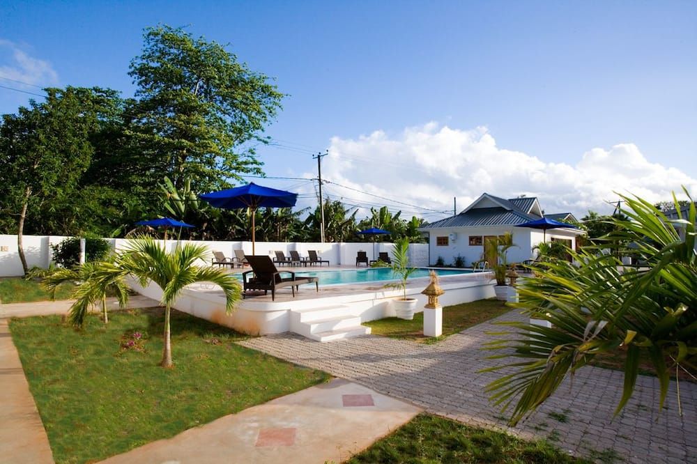 حوض السباحة