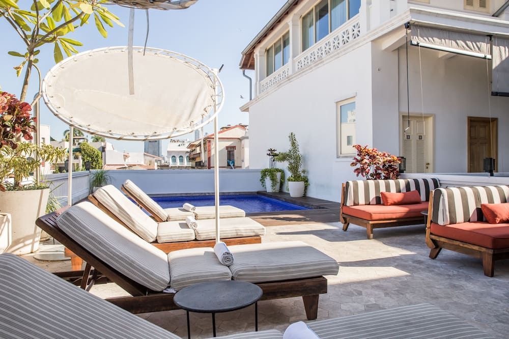 شرفة مرصوفة