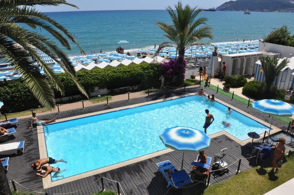 حوض السباحة صورة