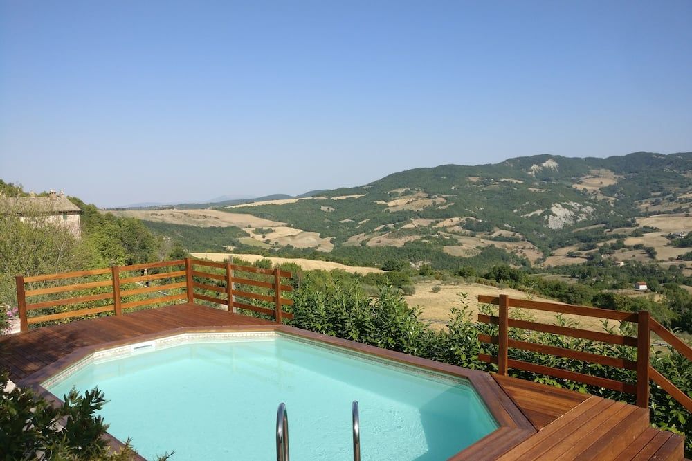 حوض السباحة صورة