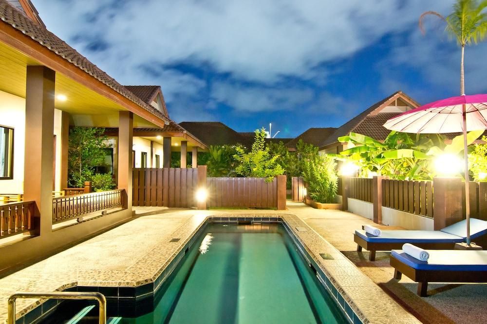 حوض السباحة صورة