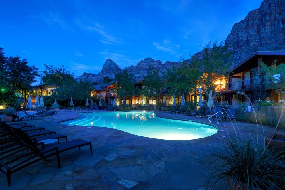 حوض السباحة