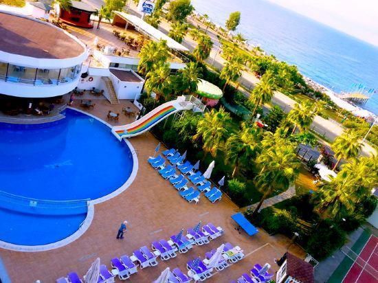 حوض السباحة