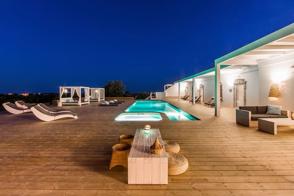 حوض السباحة صورة