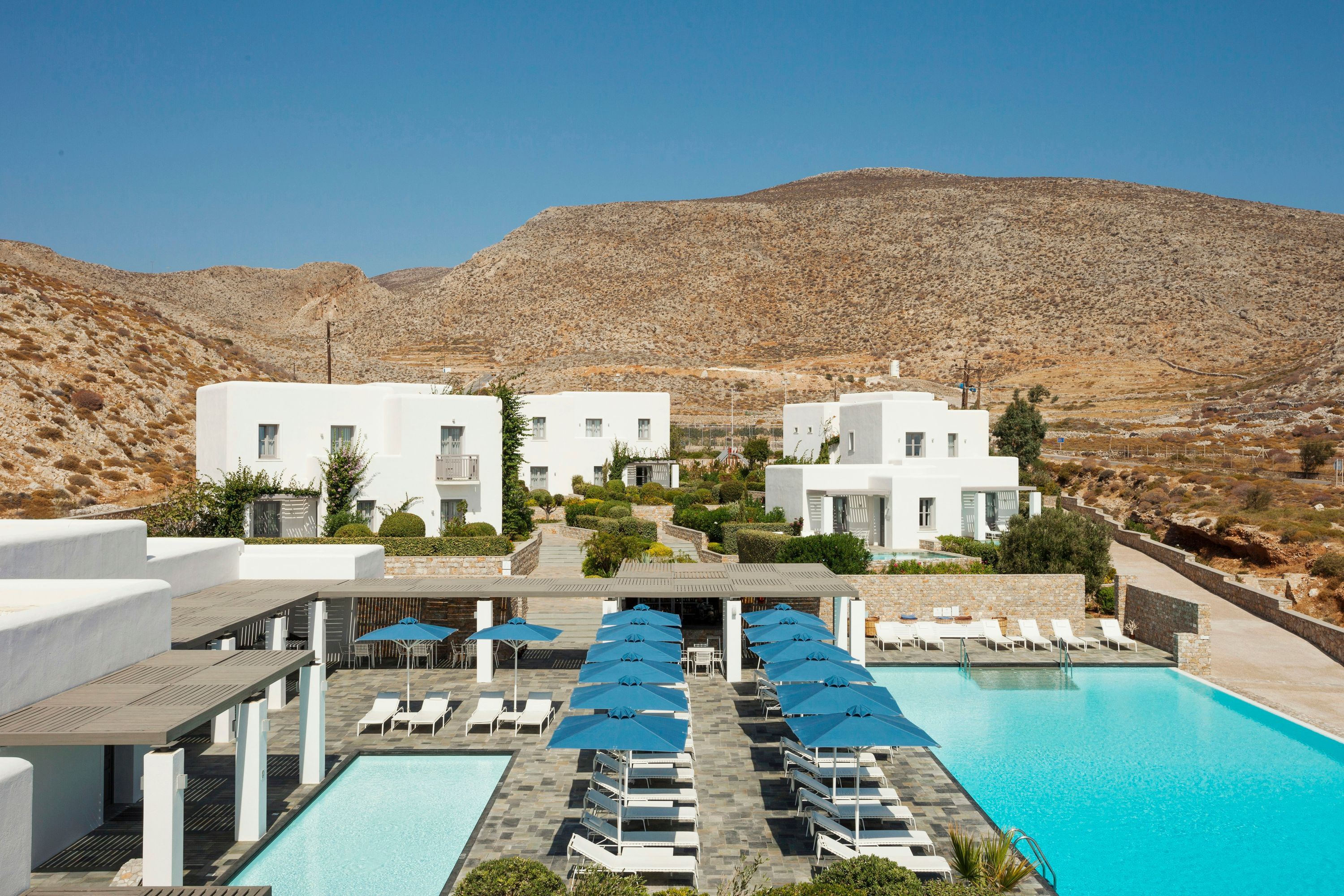 حوض السباحة