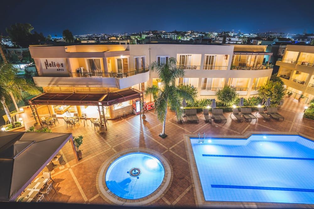 حوض السباحة