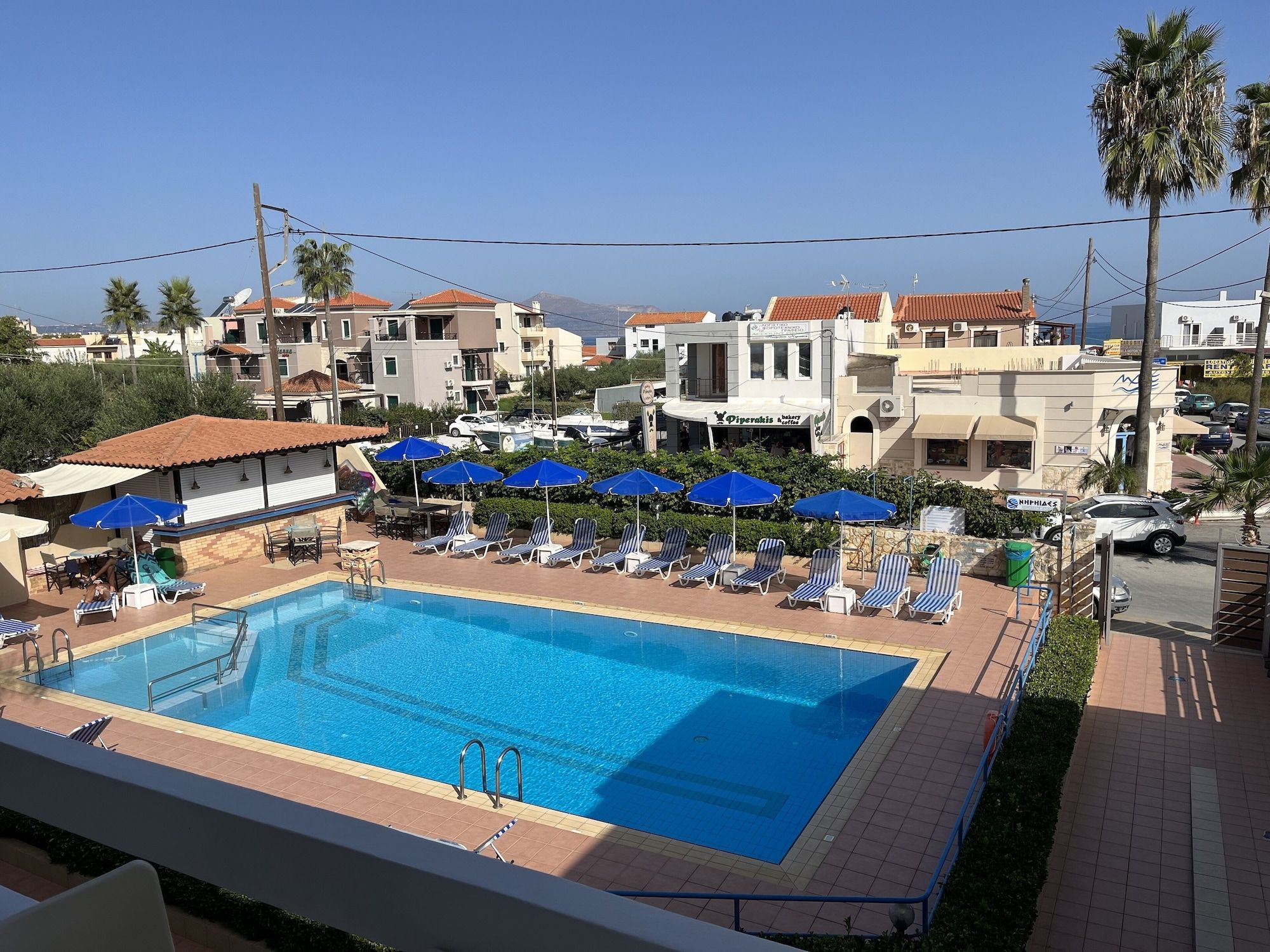 حوض السباحة