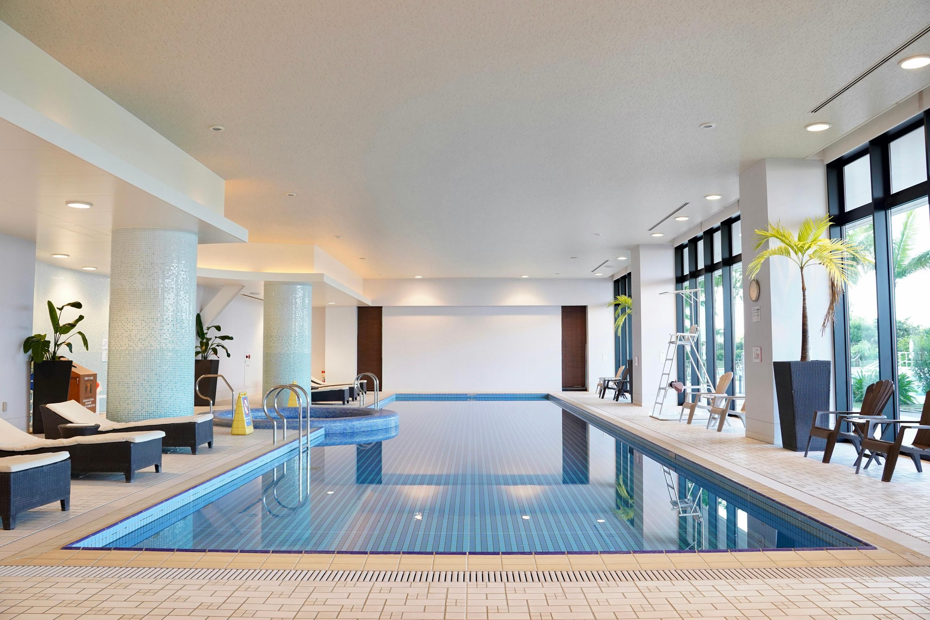 حوض السباحة