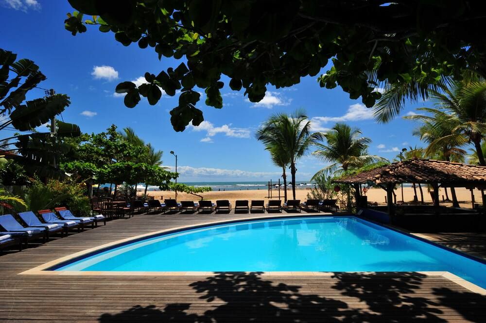 حوض السباحة