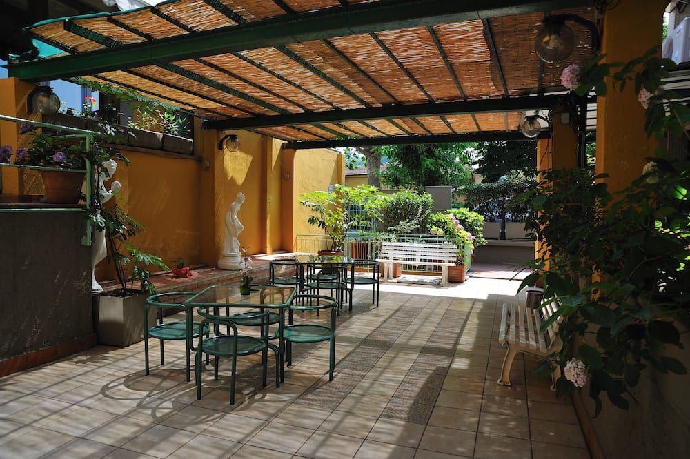 شرفة مرصوفة