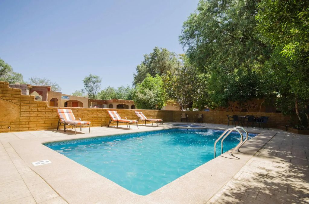 حوض السباحة