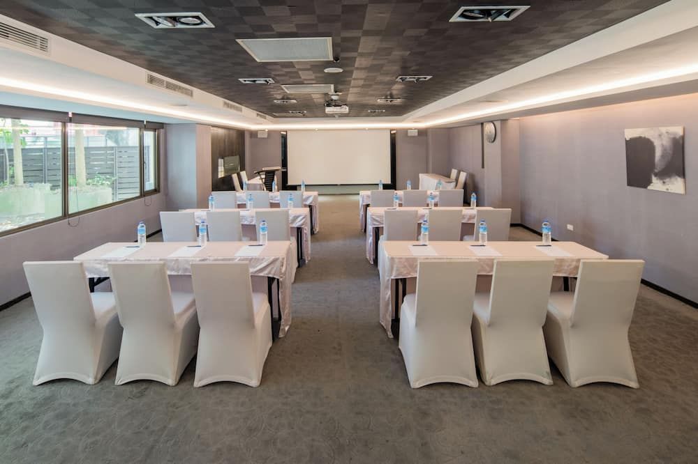 غرفة الاجتماعات