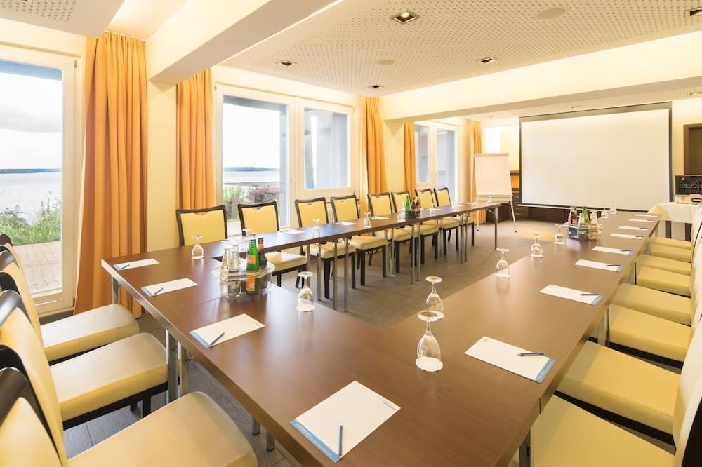 غرفة الاجتماعات