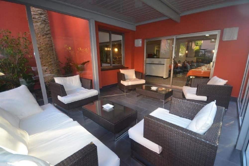 شرفة مرصوفة