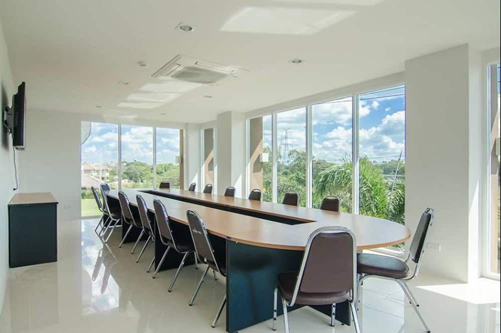 غرفة الاجتماعات