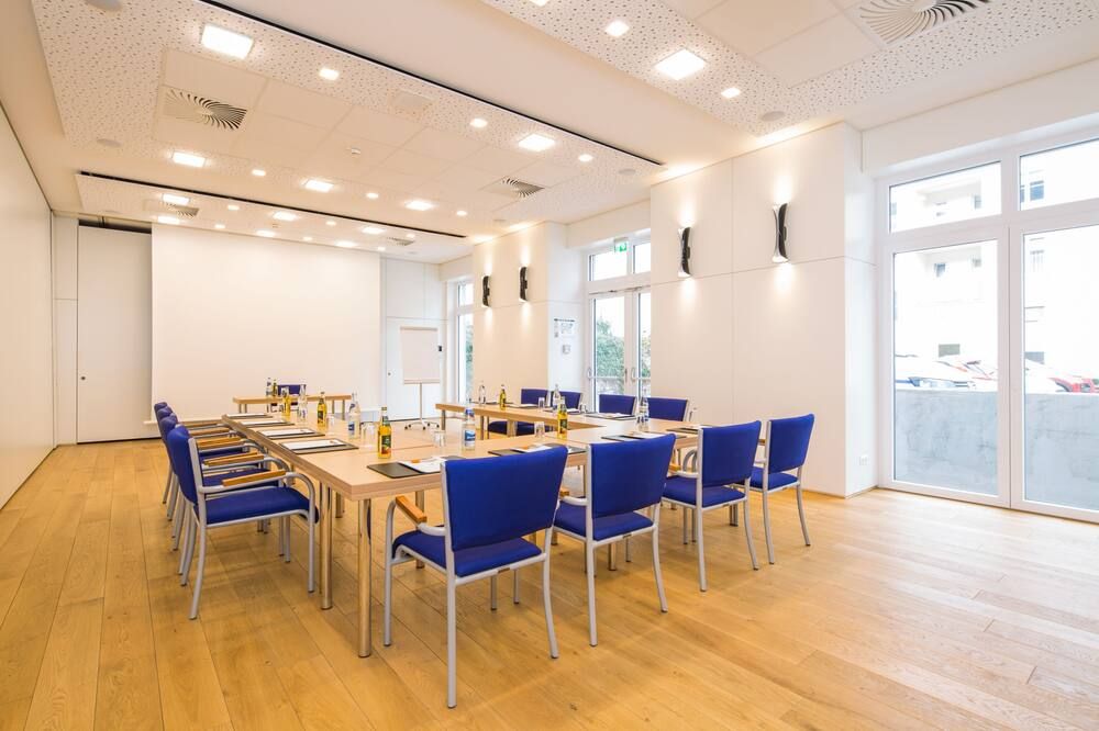 غرفة الاجتماعات