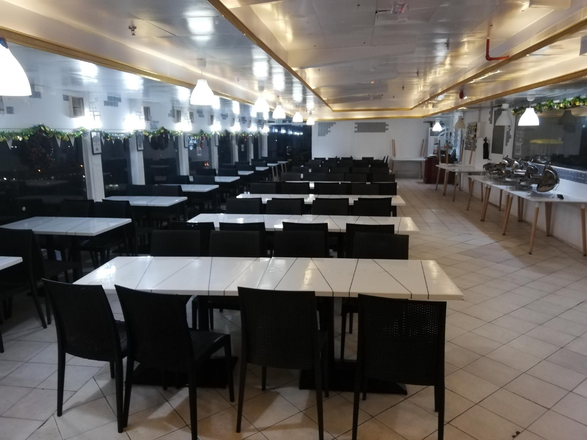 مطعم