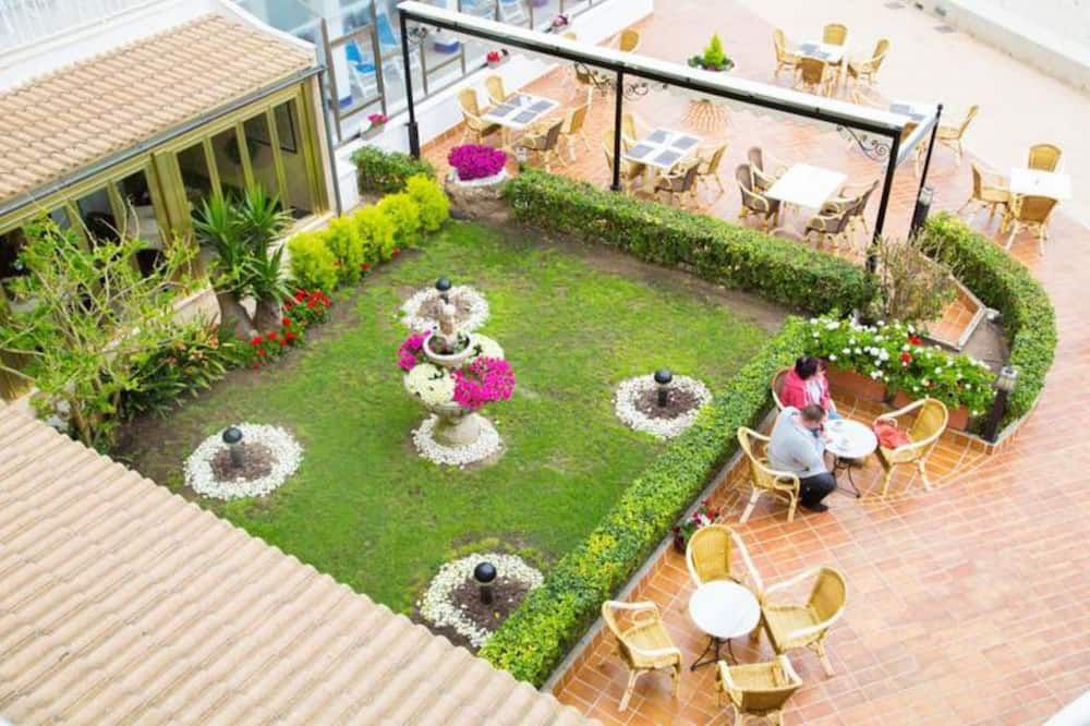 شرفة مرصوفة