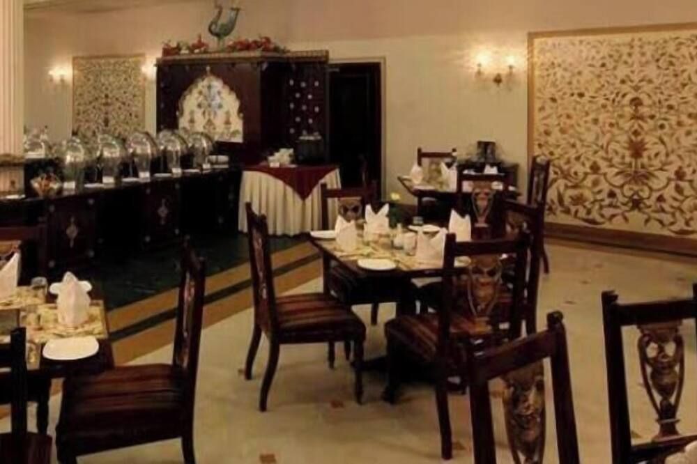 مطعم