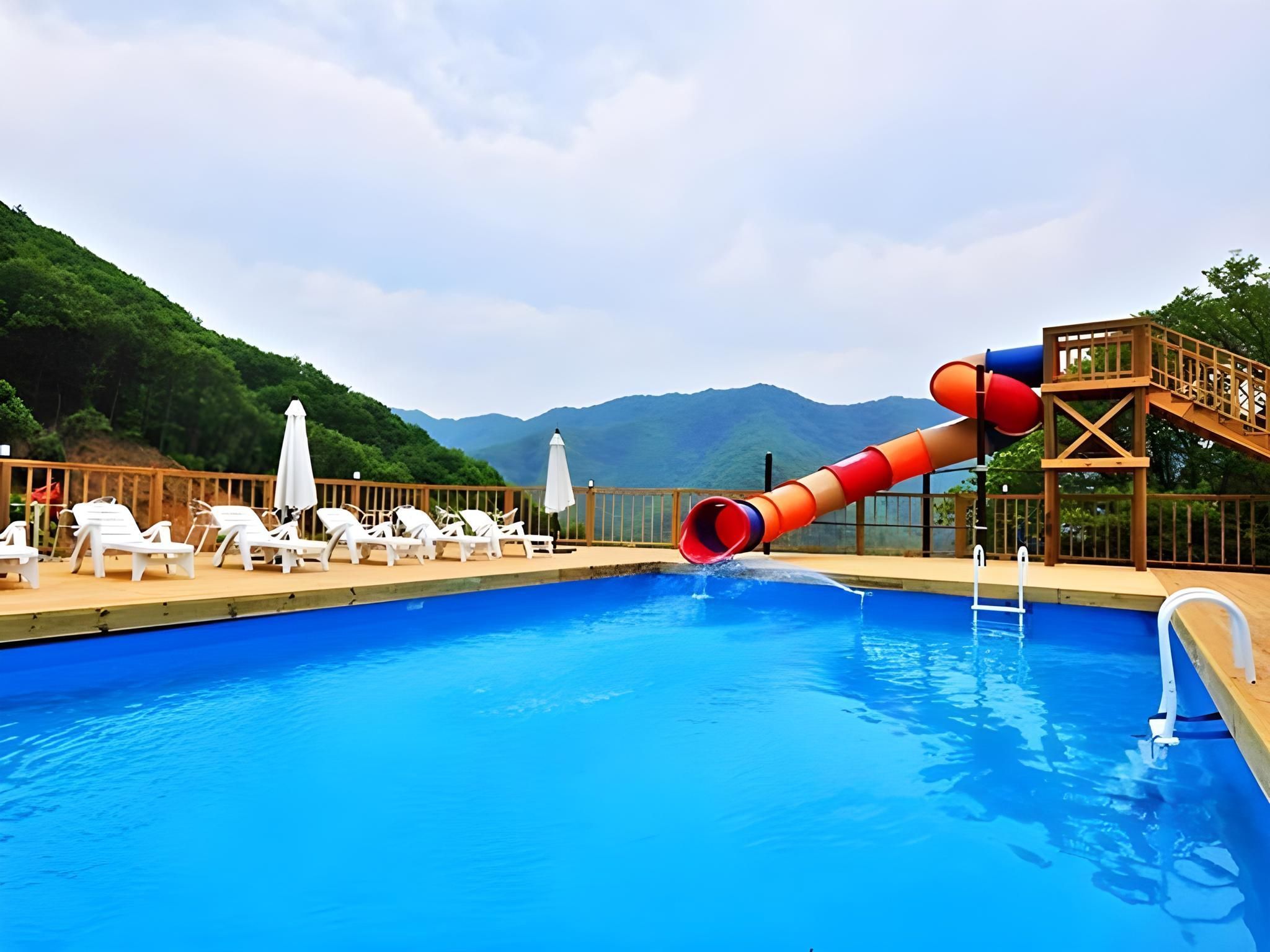 حوض السباحة