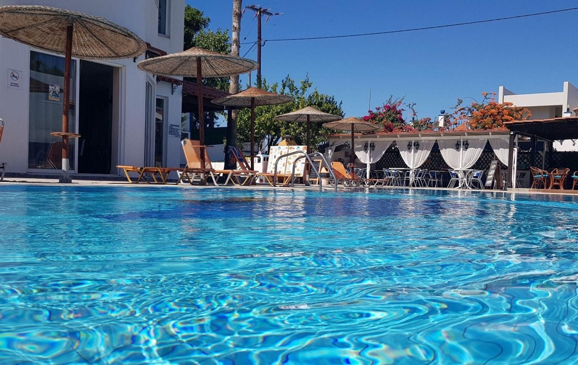 حوض السباحة