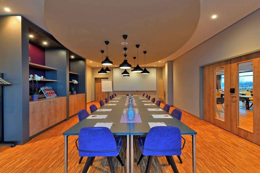 غرفة الاجتماعات