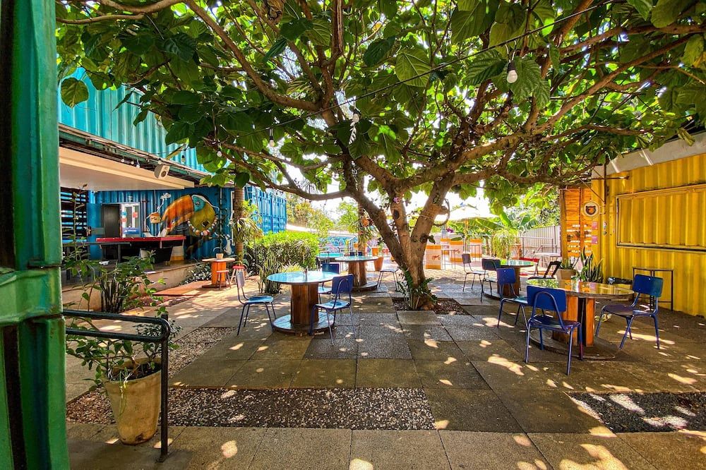 شرفة مرصوفة