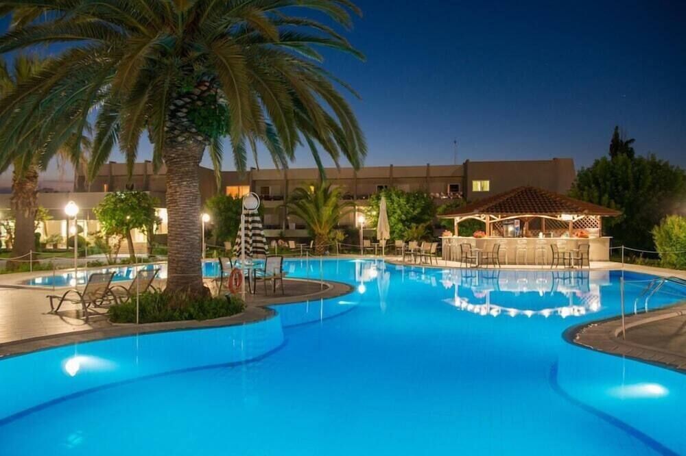 حوض السباحة صورة