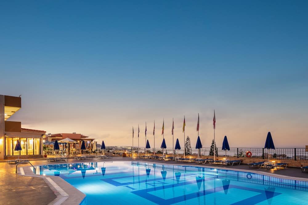 حوض السباحة صورة