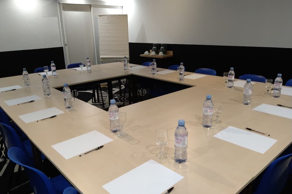 غرفة الاجتماعات